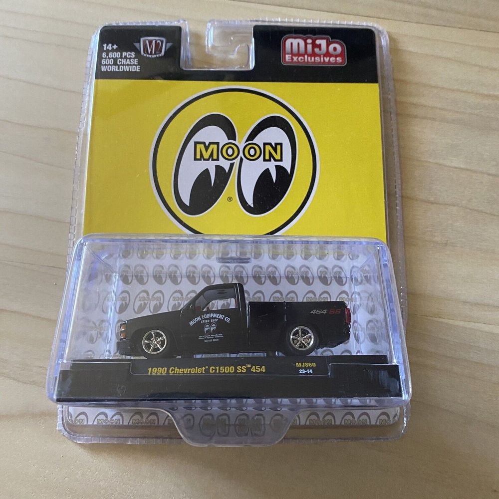 M2 Machines MiJo Exclusives MOON MJS60 - 1990 Chevrolet C1500 SS 454   Moon Eyes